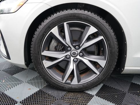 Used 2019 Volvo S60 T6 R-Design image 12