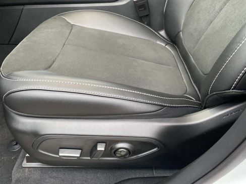 New 2025 Jeep Grand Cherokee Laredo image 10