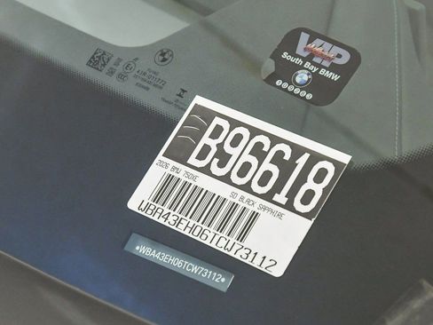 New 2026 BMW 750e xDrive w/ Executive Package image 31