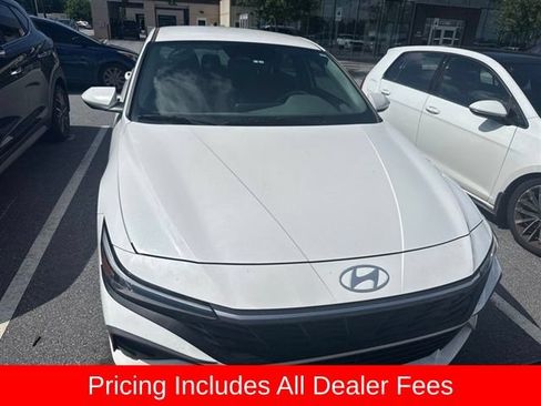 Used 2024 Hyundai Elantra SEL FWD image 1
