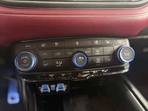 Used 2022 Dodge Durango R/T w/ Blacktop Package AWD/4WD image 30