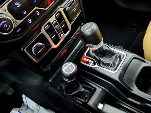 Used 2023 Jeep Gladiator Sport AWD/4WD image 16