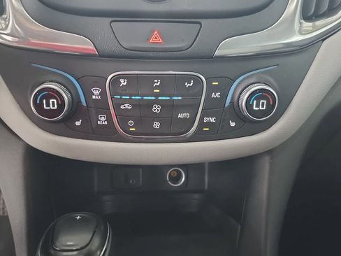 Used 2018 Chevrolet Equinox LT image 26