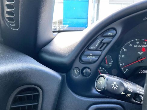 Used 2004 Chevrolet Corvette Coupe w/ Preferred Equipment Group RWD image 28