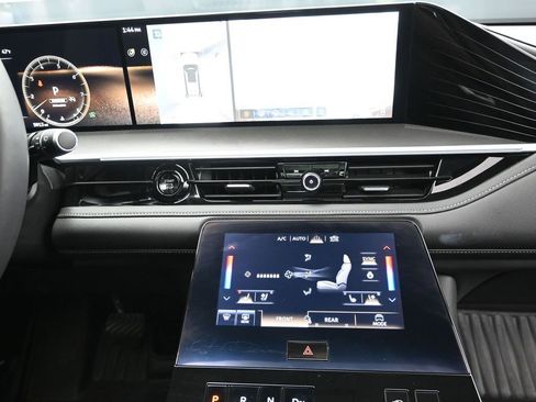 Used 2025 INFINITI QX80 Luxe RWD image 31