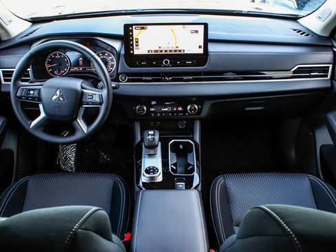 New 2025 Mitsubishi Outlander ES image 37