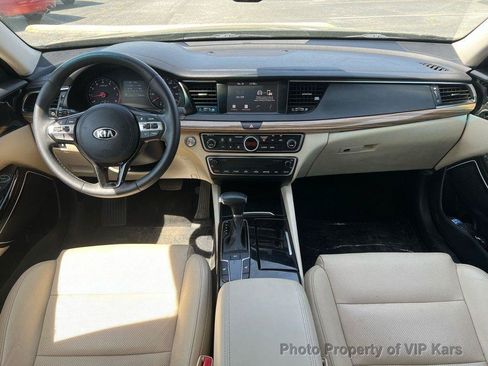 Used 2017 Kia Cadenza Premium FWD image 14