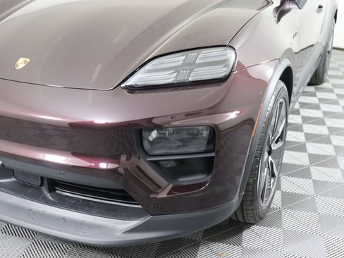 Certified 2025 Porsche Macan 4S Electric image 11