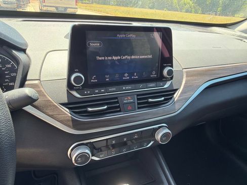 Used 2025 Nissan Altima 2.5 SV FWD image 28