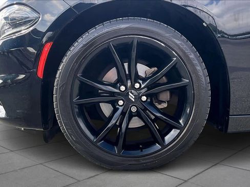 Used 2017 Dodge Charger SE w/ Blacktop Package image 10
