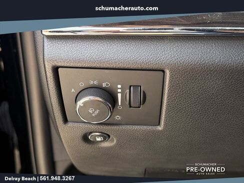 Used 2020 Jeep Grand Cherokee Overland AWD/4WD image 30