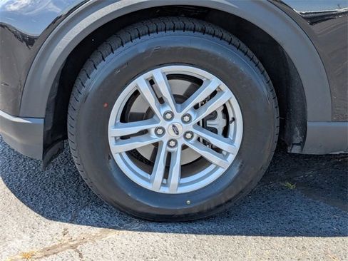 Used 2024 Ford Explorer XLT w/ Equipment Group 202A image 10