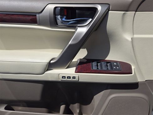 Used 2016 Lexus GX 460 w/ Premium Package image 23