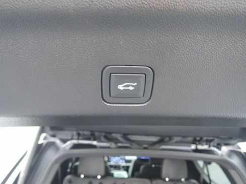 Used 2025 Chevrolet Suburban High Country AWD/4WD image 38