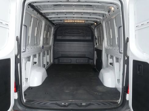 Used 2021 Mercedes-Benz Sprinter 2500 image 8
