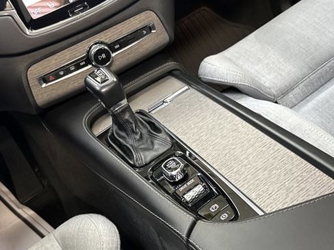 Used 2020 Volvo XC90 T6 Inscription w/ Protection Package Premier image 25