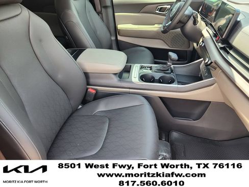 New 2026 Kia Carnival EX FWD image 10