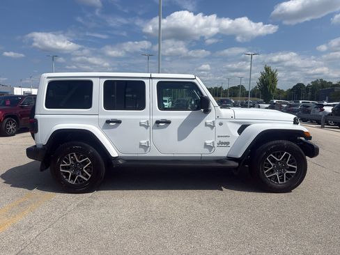 Used 2024 Jeep Wrangler Unlimited Sahara w/ Technology Group AWD/4WD image 4
