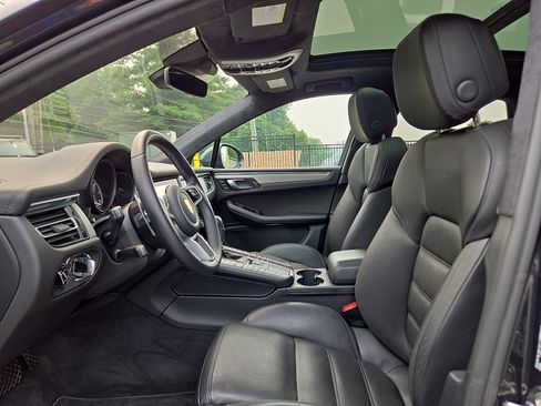 Used 2021 Porsche Macan Turbo AWD/4WD image 13