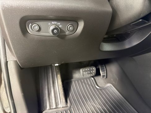 Used 2018 Chevrolet Traverse LT FWD image 14