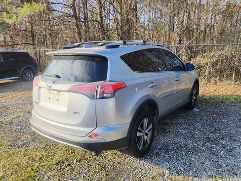 Used 2018 Toyota RAV4 XLE image 4
