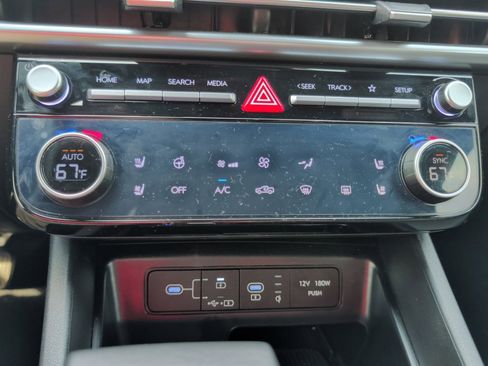 Certified 2025 Hyundai Santa Cruz Limited image 18