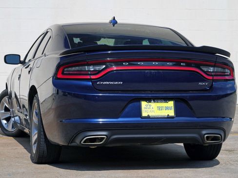 Used 2015 Dodge Charger SXT RWD image 5