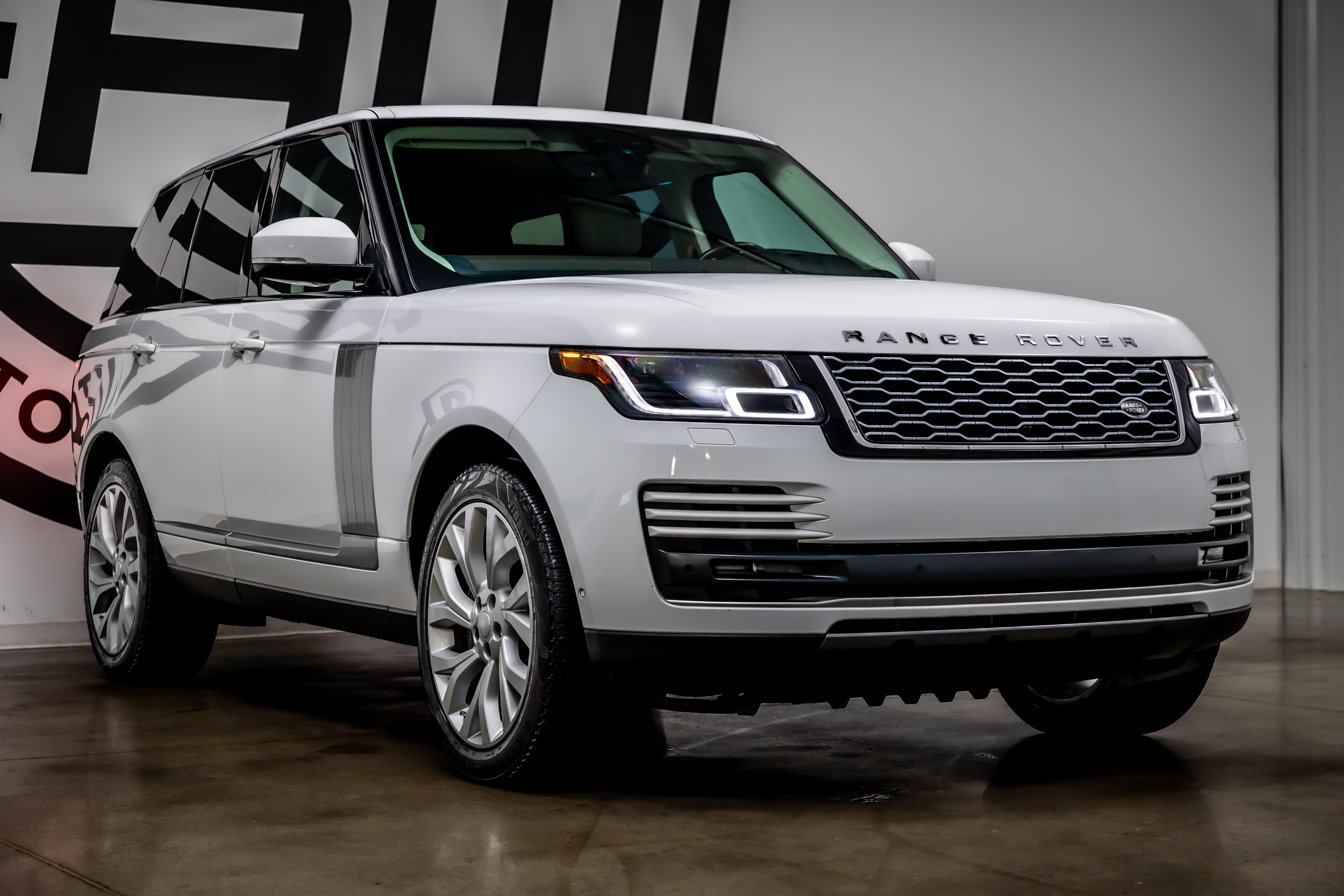 Used 2019 Land Rover Range Rover Supercharged AWD/4WD image 25