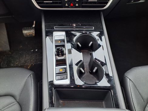 Used 2024 Volkswagen Atlas SE w/ Panoramic Sunroof Package image 18