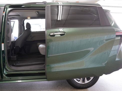 Used 2022 Toyota Sienna XLE w/ XLE Plus Package image 35