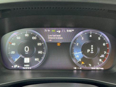 Used 2019 Volvo XC40 T4 Momentum image 22