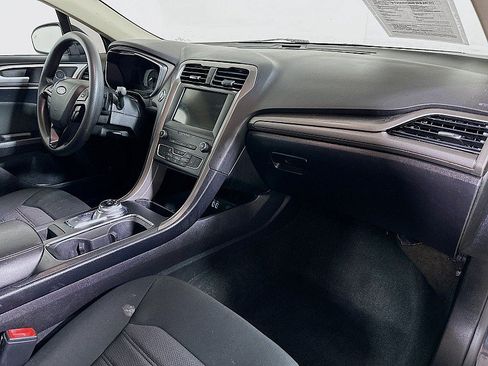 Used 2020 Ford Fusion SE AWD/4WD image 28