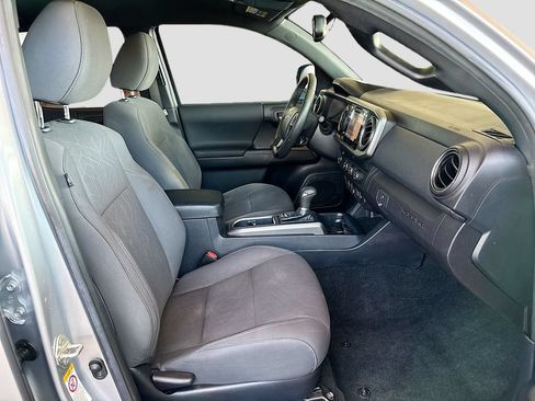 Used 2019 Toyota Tacoma TRD Sport w/ Technology Package RWD image 19