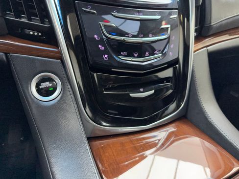 Used 2019 Cadillac Escalade Luxury image 30