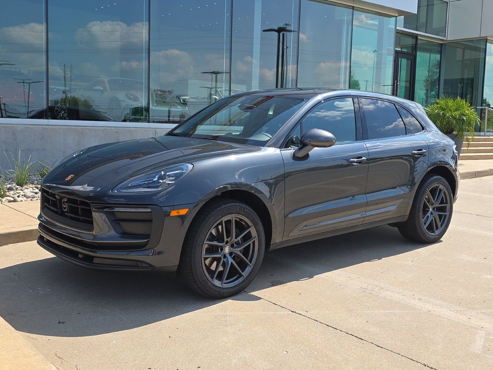 Certified 2026 Porsche Macan Turbo AWD/4WD image 1