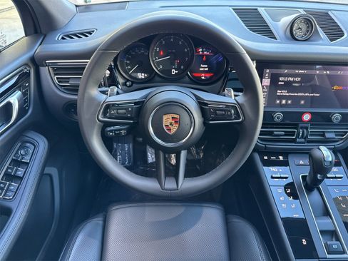 Used 2025 Porsche Macan image 16
