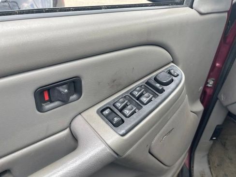 Used 2005 Chevrolet Tahoe LS w/ Preferred Equipment Group AWD/4WD image 8