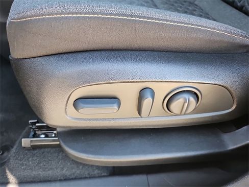 Used 2023 Chevrolet Equinox LT image 17