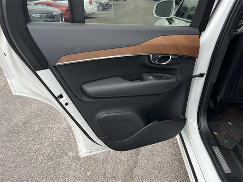 Used 2022 Volvo XC90 T8 Inscription Expression w/ Advanced Package image 18