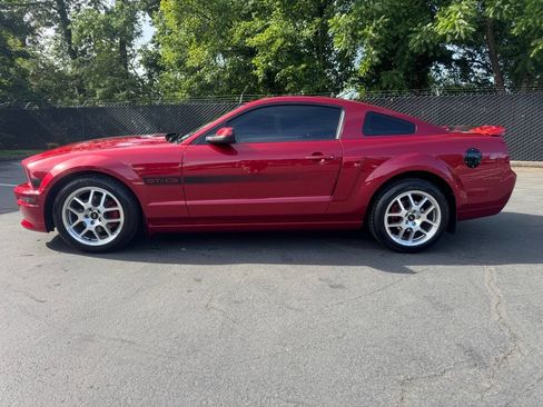 Used 2007 Ford Mustang GT Premium RWD image 2