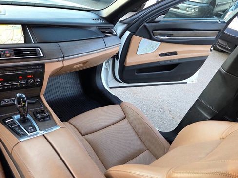 Used 2015 BMW 750i xDrive image 36