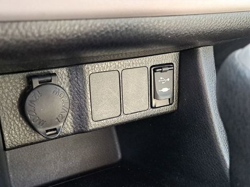 Used 2017 Toyota Corolla LE image 23