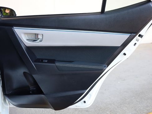 Used 2014 Toyota Corolla LE FWD image 25