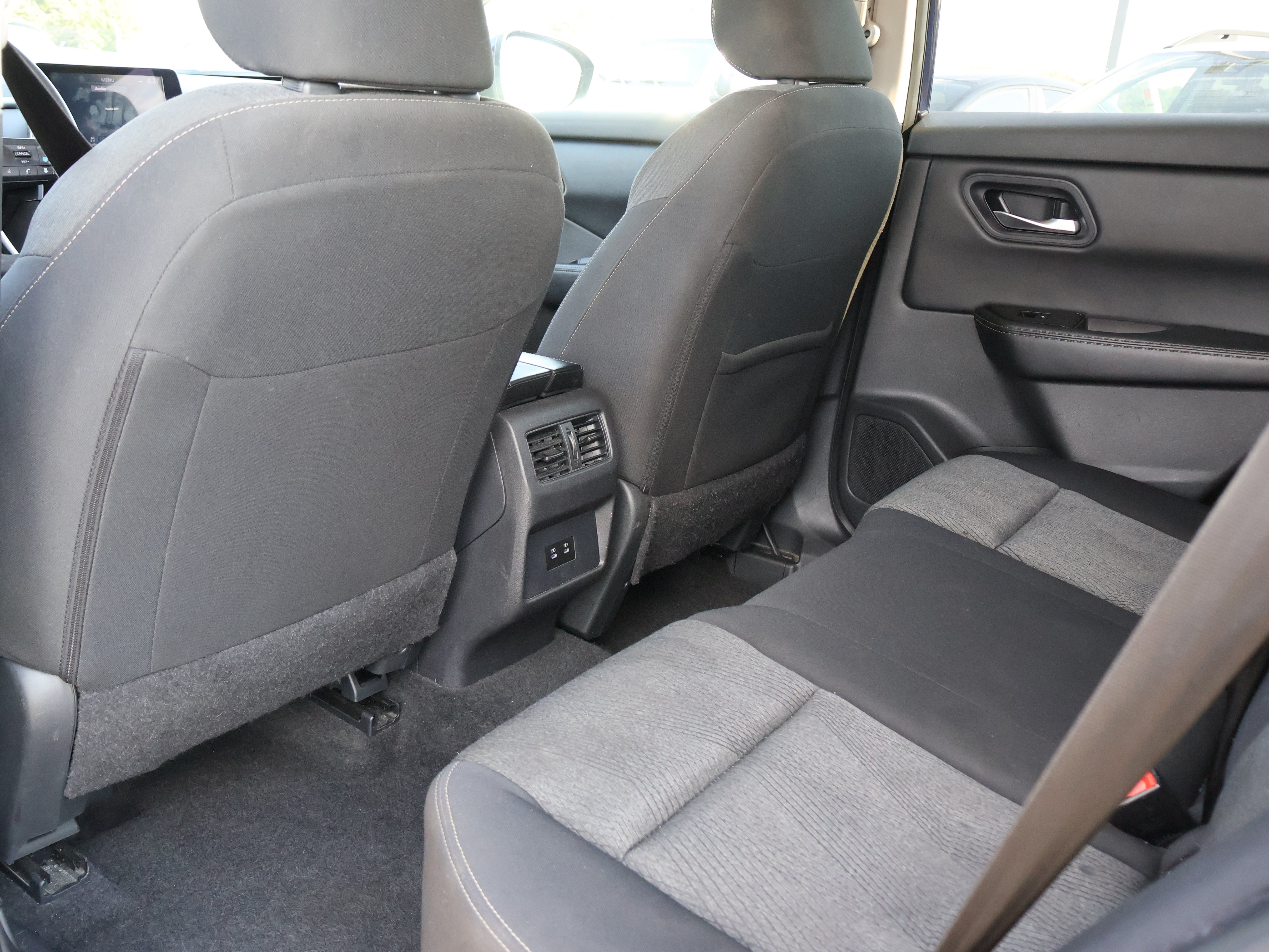 Used 2024 Nissan Rogue SV AWD/4WD image 13