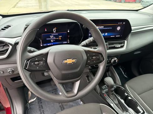 Used 2025 Chevrolet TrailBlazer LT AWD/4WD image 13