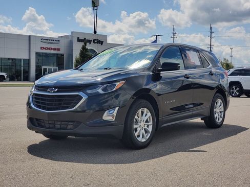 Used 2019 Chevrolet Equinox LT w/ Driver Convenience Package FWD image 2