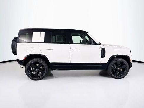 Used 2025 Land Rover Defender 110 X-Dynamic SE AWD/4WD image 4