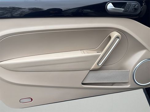 Used 2014 Volkswagen Beetle 2.5 image 14