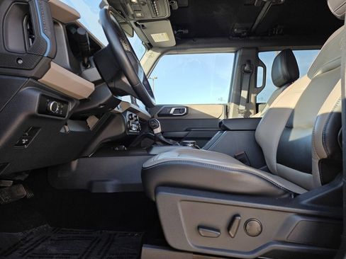 Used 2024 Ford Bronco Wildtrak image 11