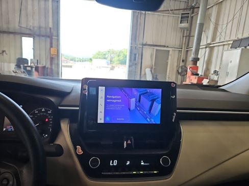 Used 2023 Toyota Corolla LE FWD image 11